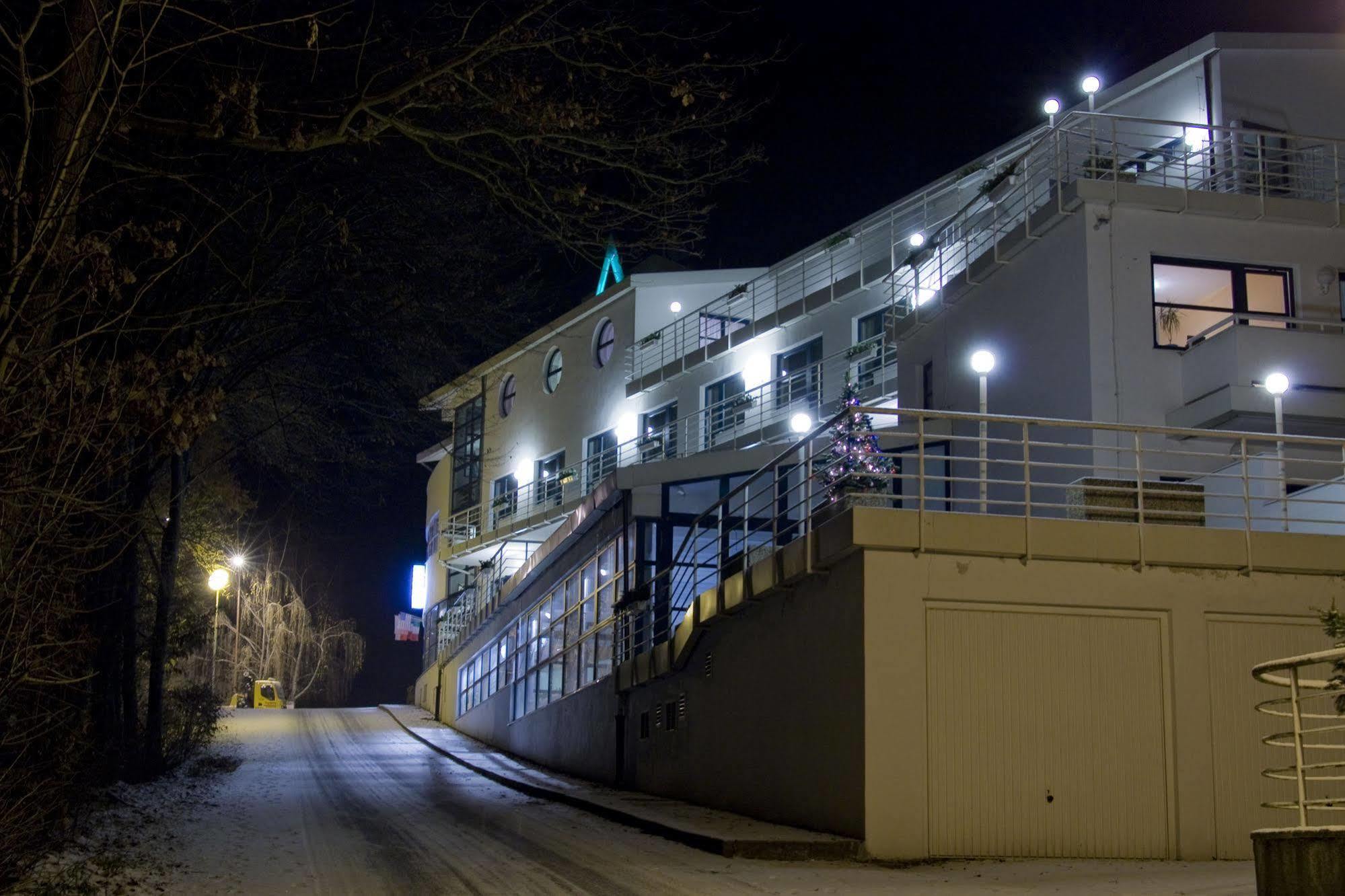 Interhotel America Písek Exteriör bild