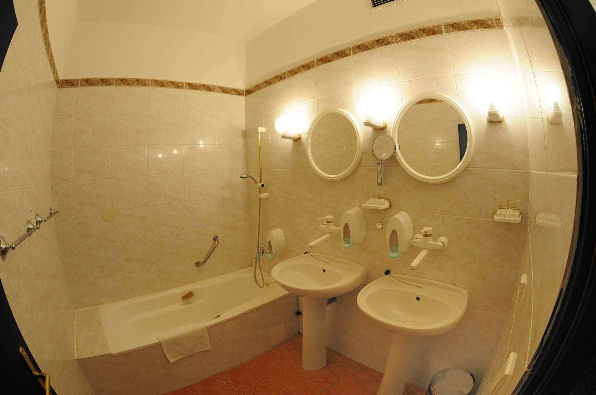 Interhotel America Písek Exteriör bild
