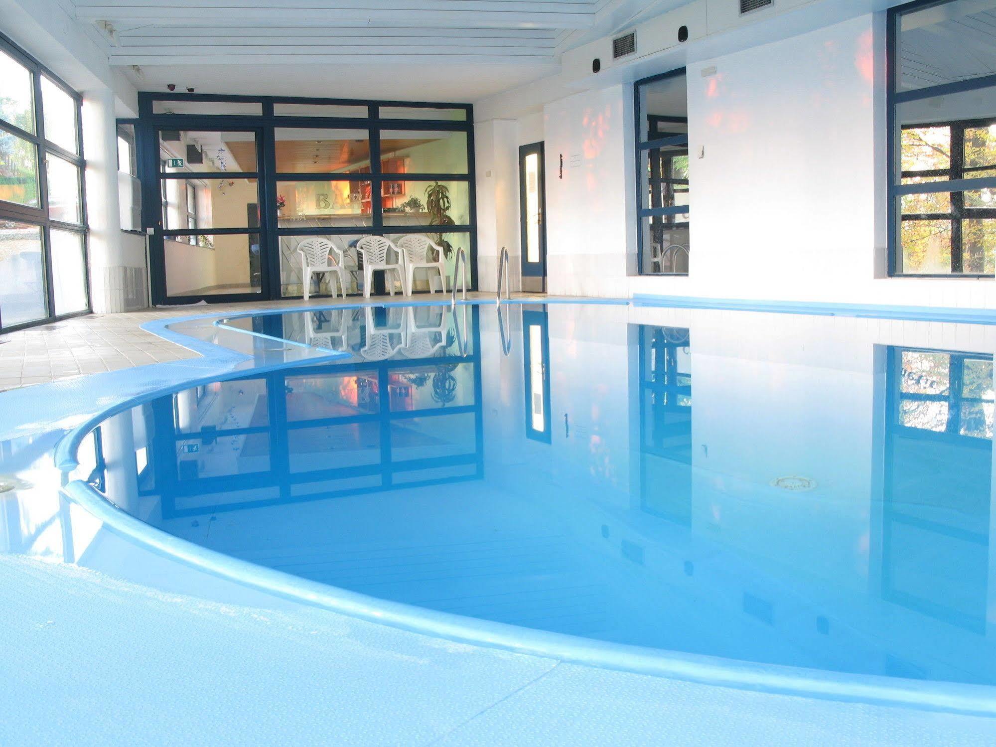 Interhotel America Písek Exteriör bild